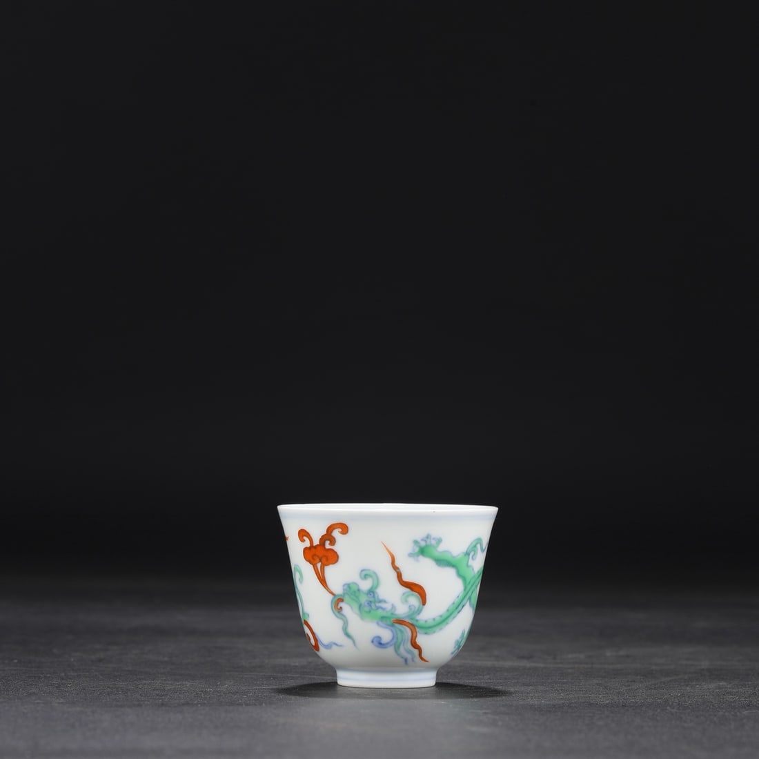 An Exquisite Doucai Auspicious Cloud and Dragon Pattern Cup - 2