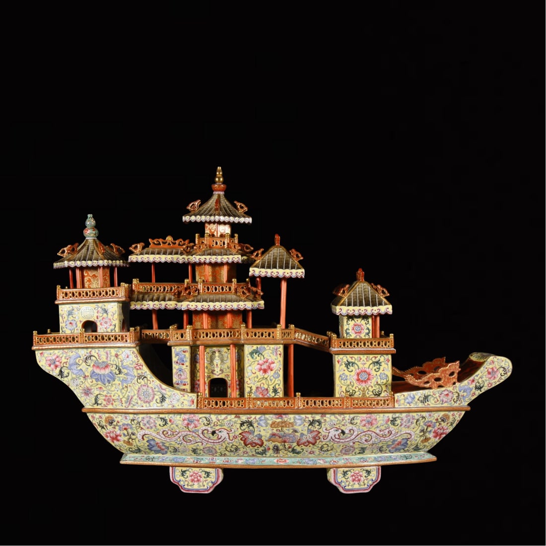 An Exquisite Enamel Yellow Ground Painted Gold Lotus Pattern Ornament: An Exquisite Enamel Yellow Ground Painted Gold Lotus Pattern Ornament,Qing Dynasty,China,Qianlong Four-character Mark,Size:18.9inx27.6in 珐琅彩黄地描金缠