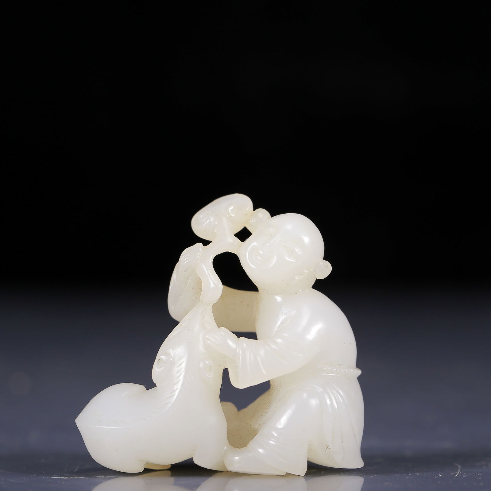 An Exquisite White Jade Figure Ornament: An Exquisite White Jade Figure Ornament ,Qing Dynasty, China,Size:1.8inx0.8inx1.6in,Weight:35g 白玉人物摆件，清代