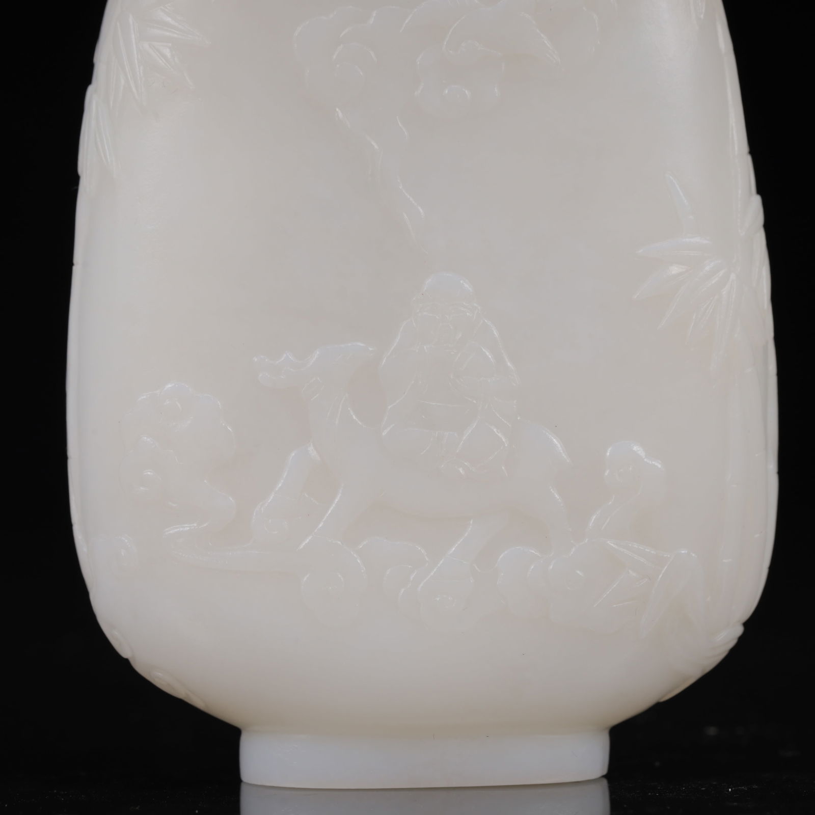An Exquisite White Jade Figure Pattern Snuff Bottle - 3