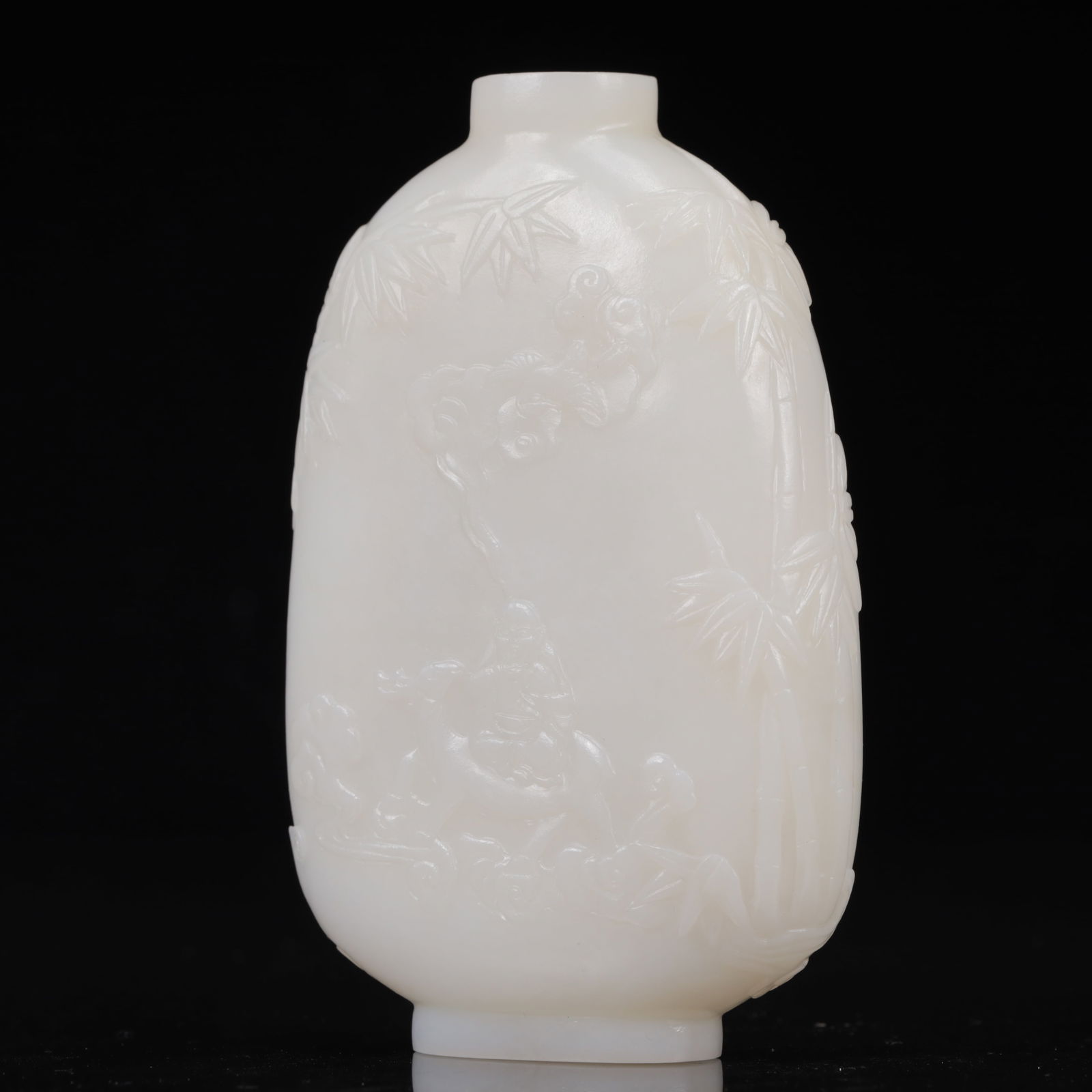 An Exquisite White Jade Figure Pattern Snuff Bottle - 4