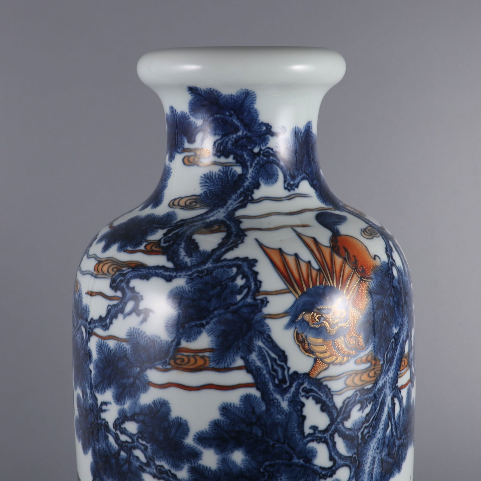 An Exquisite Doucai Kylin Pattern Vase - 5