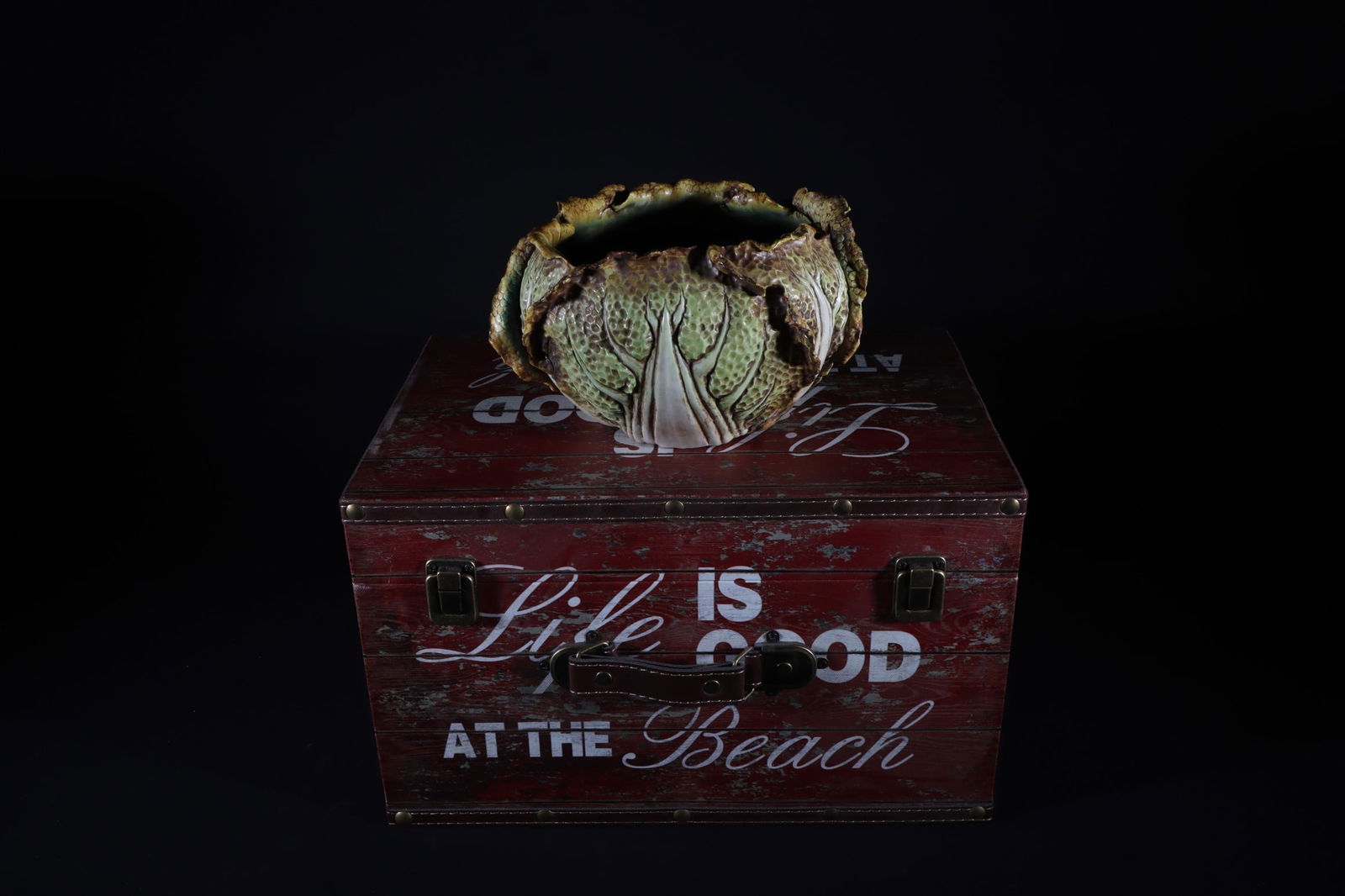 An Exquisite Biomimetic Porcelain Cabbage Brush Washer: An Exquisite Biomimetic Porcelain Cabbage Brush Washer,Qing Dynasty,China,Qianlong Six-character Mark,Size:4.8inx8.7in 