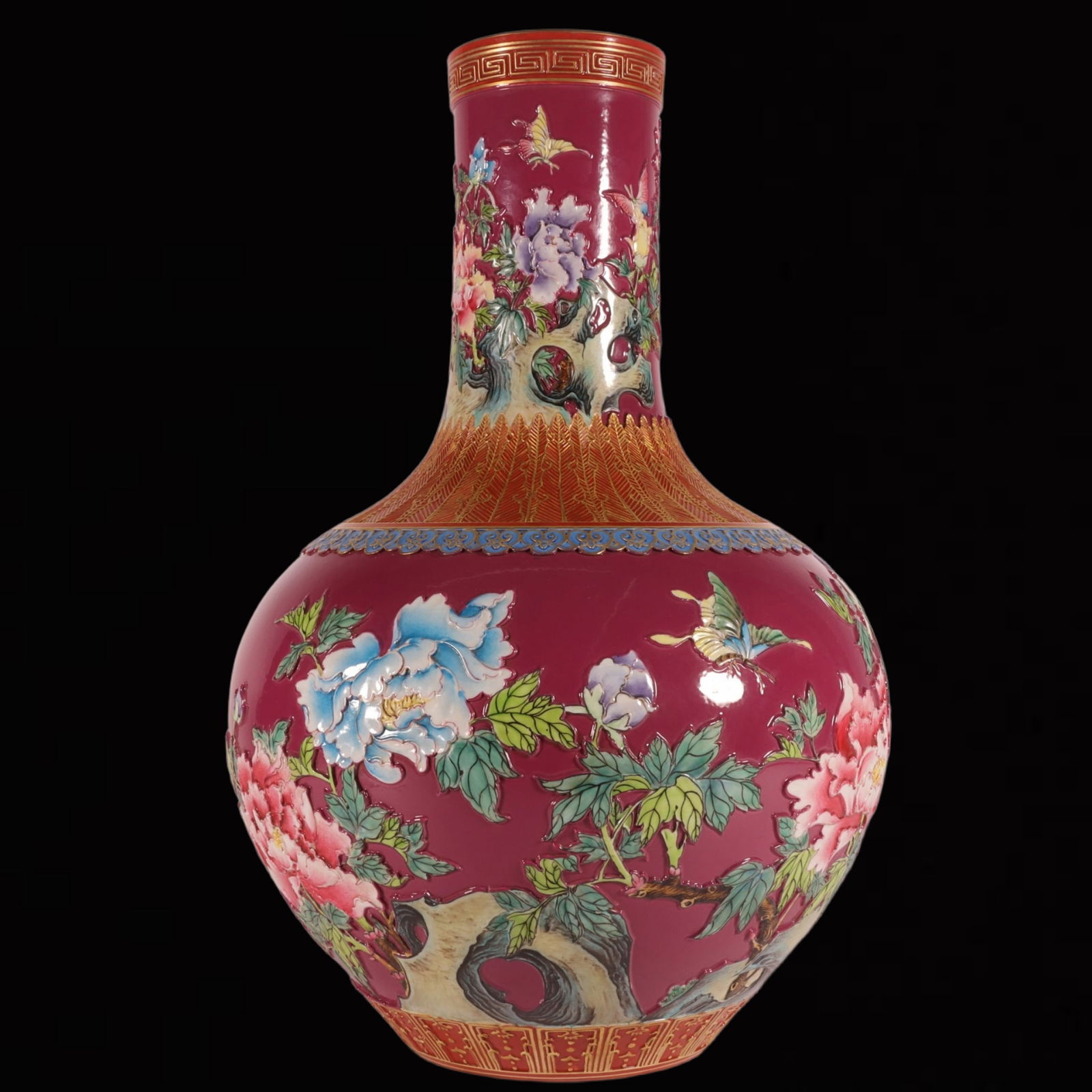 A Rare Enamel Ruby Red-Glazed Flower and Bird Pattern Vase: A Rare Enamel Ruby Red-Glazed Flower and Bird Pattern Vase,Qing Dynasty, China,Qianlong Six-character Mark,Size:13inx8.3in 珐琅彩胭脂红釉花鸟ń