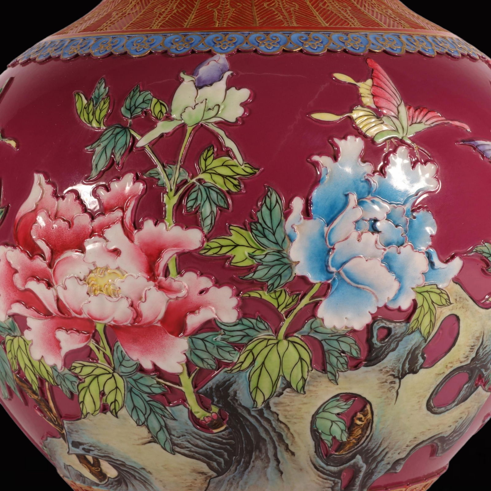 A Rare Enamel Ruby Red-Glazed Flower and Bird Pattern Vase - 5