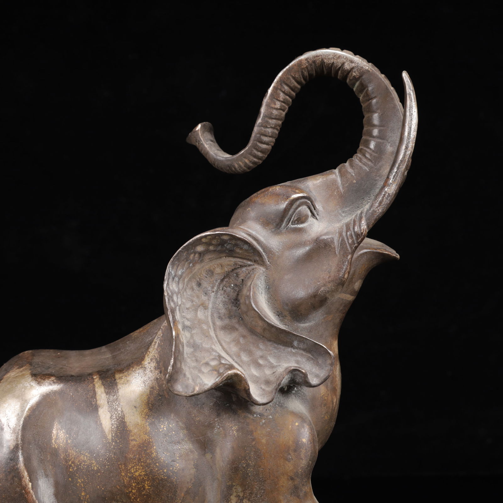 An Exquisite Silver Elephant Ornament - 2