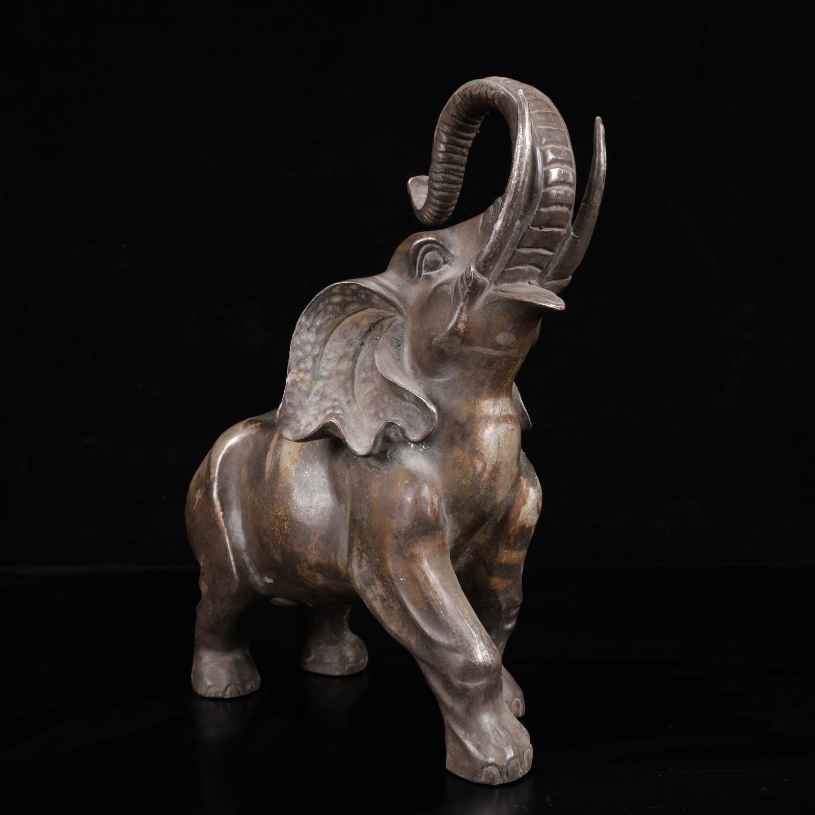 An Exquisite Silver Elephant Ornament - 4