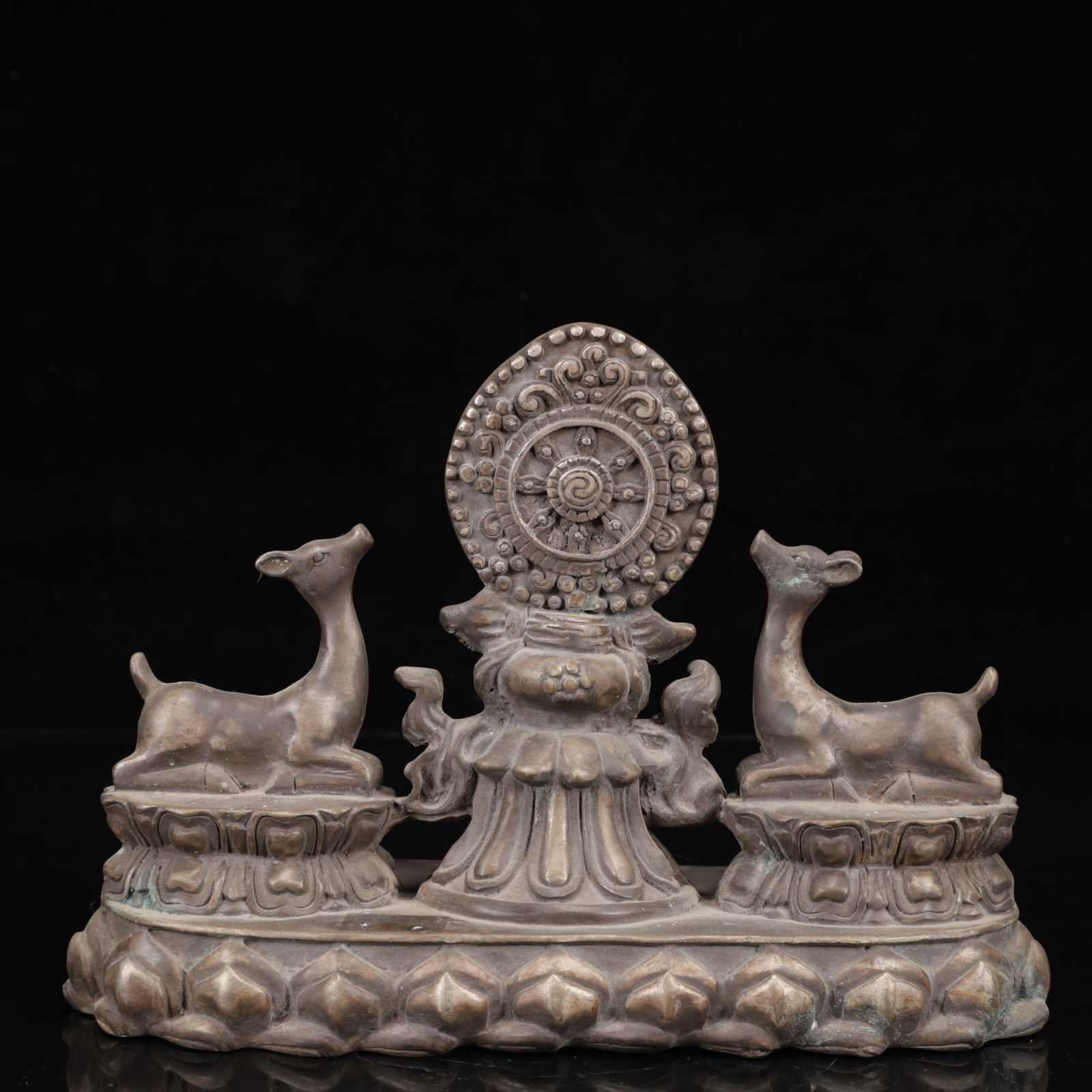 An Exquisite Silver Deer Ornament: An Exquisite Silver Deer Ornament,Qing Dynasty,China,Size:9.1inx3.9inx10.6in,Weight:1550g 银鹿摆件,中国清代