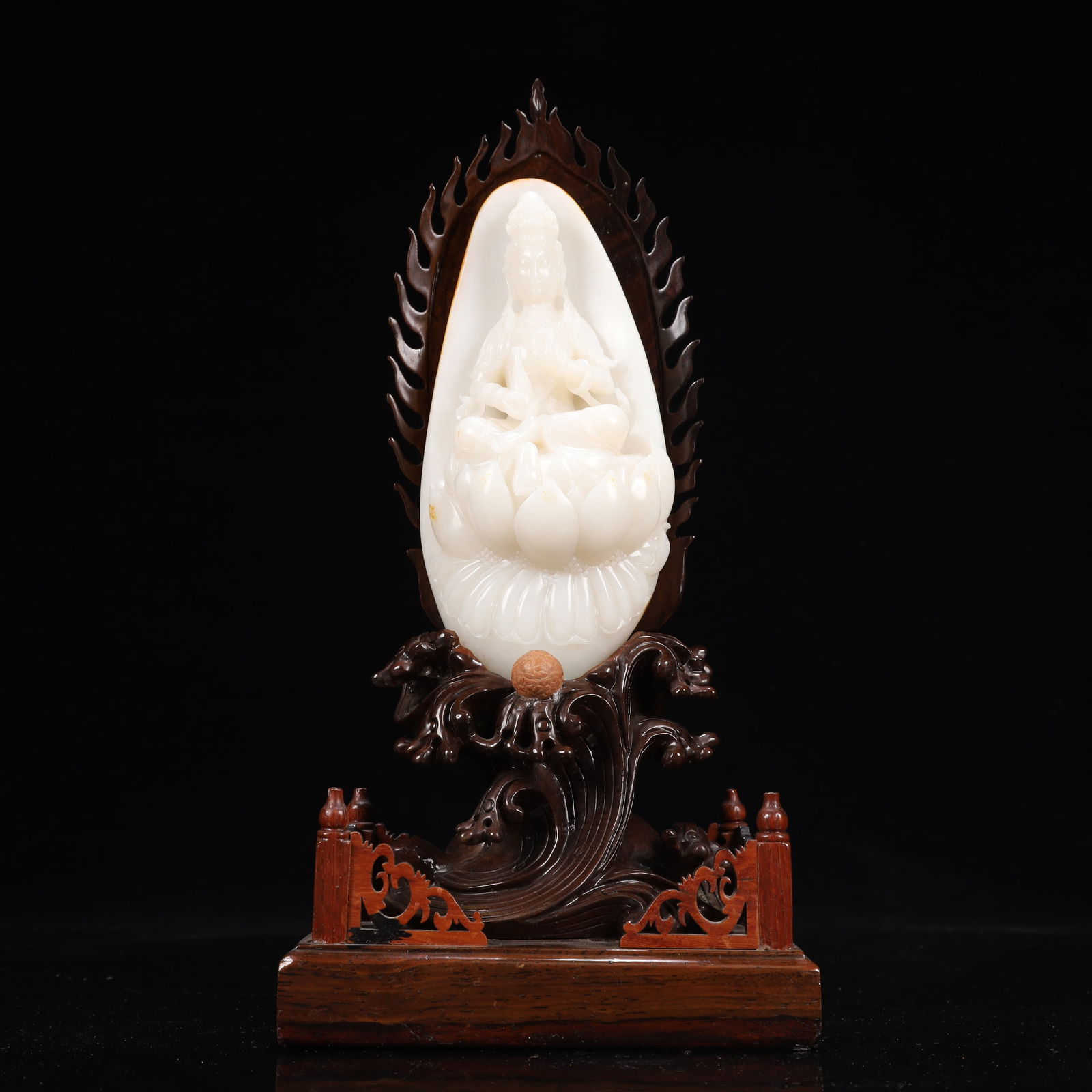 An Exquisite White Jade Statue of Avalokitesvara: An Exquisite White Jade Statue of Avalokitesvara,Qing Dynasty, China,Size:3.1inx2.4inx7.1in,Weight:950g 白玉观音像,中国清代