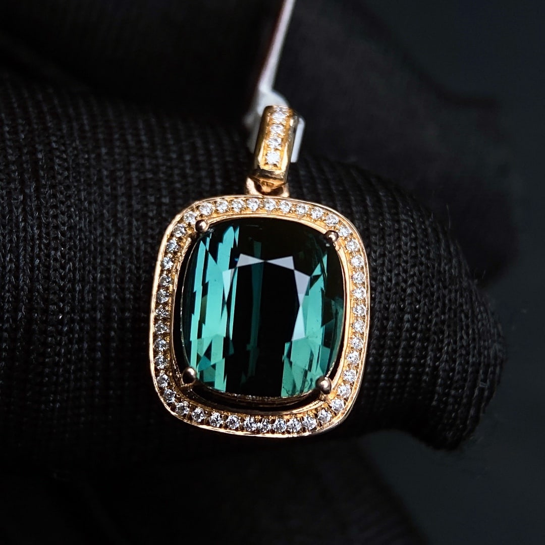 3.83Ctw Natural Tourmaline Necklace: 3.83Ctw Natural Tourmaline Necklace,Size:0.4inx0.3in 3.83Ctw天然碧玺项链