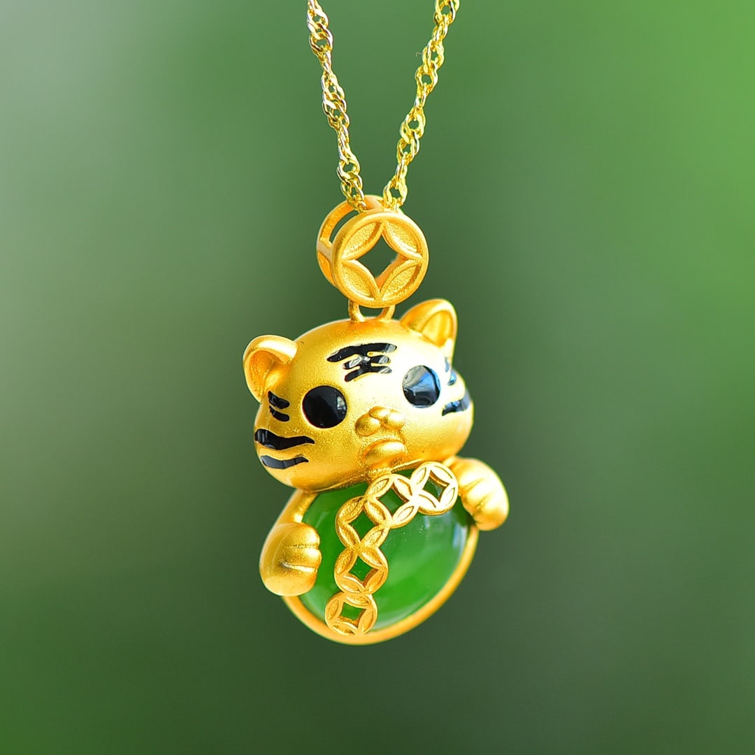 An Exquisite Sterling Silver-Gold Plated Inlaid Jasper Enamel Pendant: An Exquisite Sterling Silver-Gold Plated Inlaid Jasper Enamel Pendant 纯银镀金镶碧玉珐琅项链