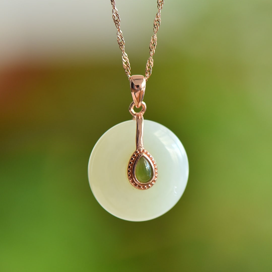 An Exquisite Sterling Silver-Gold Plated Inlaid White Jade Pendant: An Exquisite Sterling Silver-Gold Plated Inlaid White Jade Pendant,Size:0.8inx0.8in 纯银镀金镶白玉吊坠