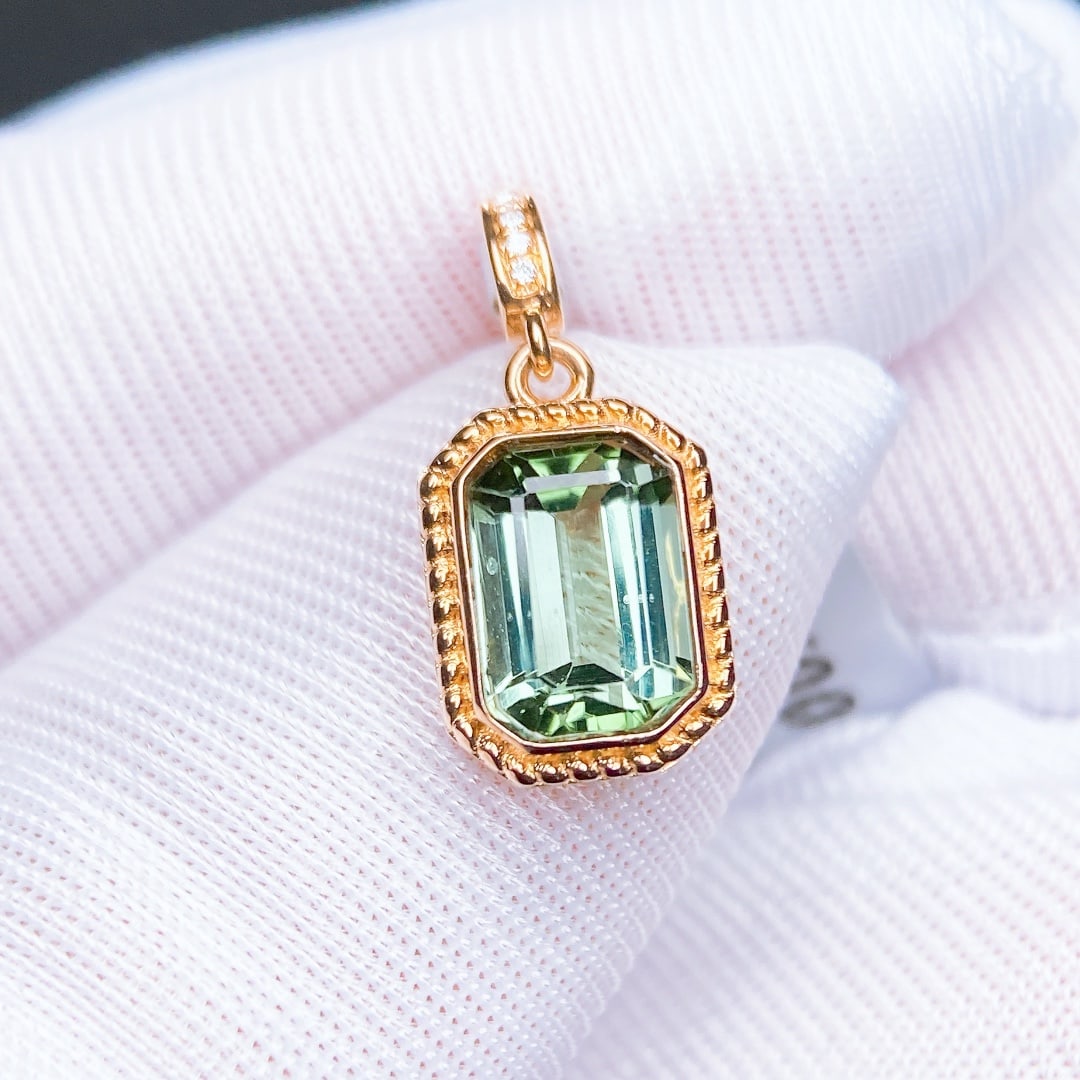 8.37Ctw Natural Tourmaline Necklace: 8.37Ctw Natural Tourmaline Necklace,Size:0.4inx0.3in 8.37Ctw天然碧玺项链