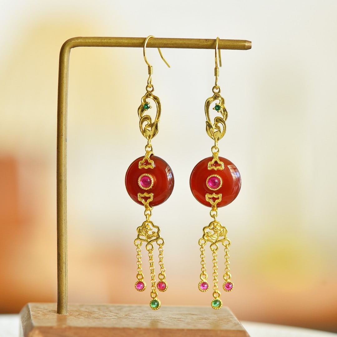 A Pair of Exquisite Sterling Silver-Gold Plated Inlaid Agate Earrings: A Pair of Exquisite Sterling Silver-Gold Plated Inlaid Agate Earrings 寓意:平平安安,事事如意 一对纯银镀金