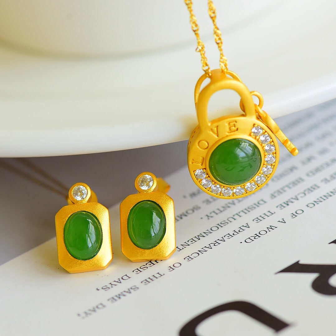 A Set of Fine Sterling Silver-Gold Plated Inlaid Jasper Jewelrys,Inlaid Diamond: A Set of Fine Sterling Silver-Gold Plated Inlaid Jasper Jewelrys,Inlaid Diamond 一套纯银镀金镶碧玉首饰,嵌钻石