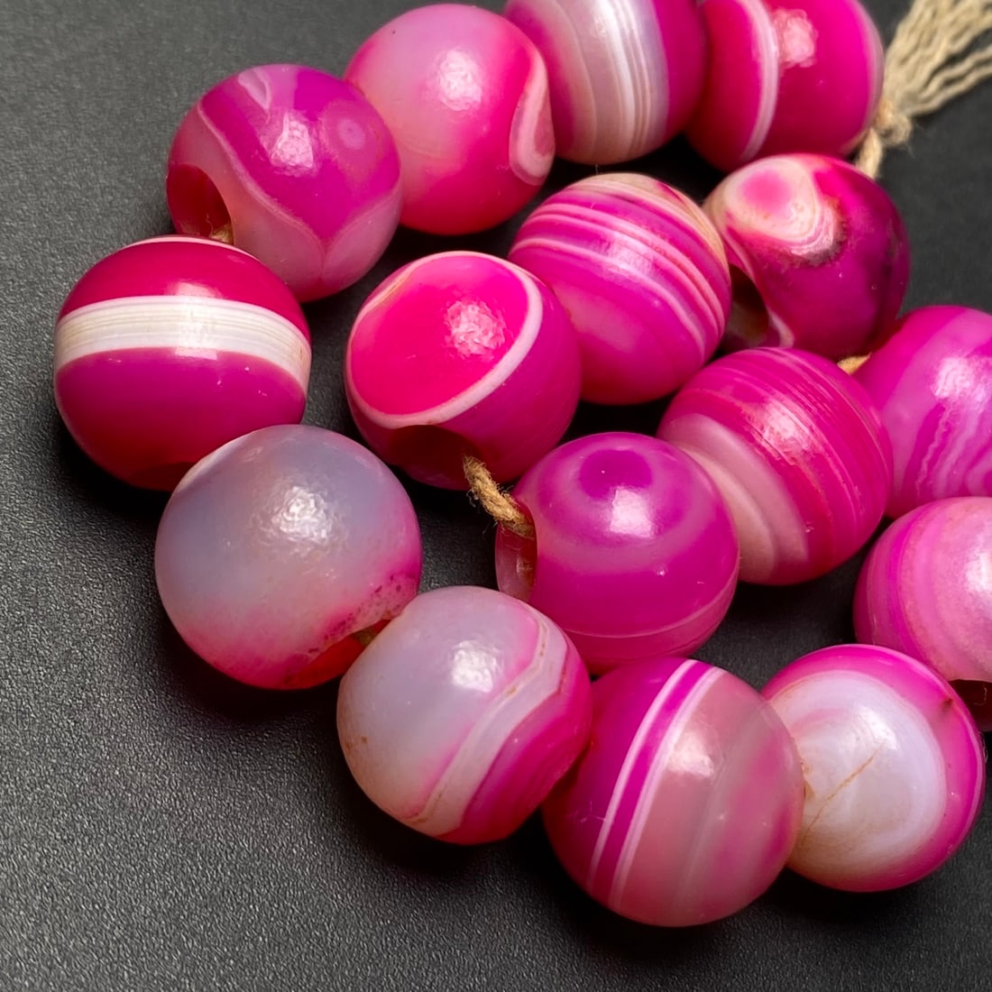 A Precious Agate Bracelets - 8