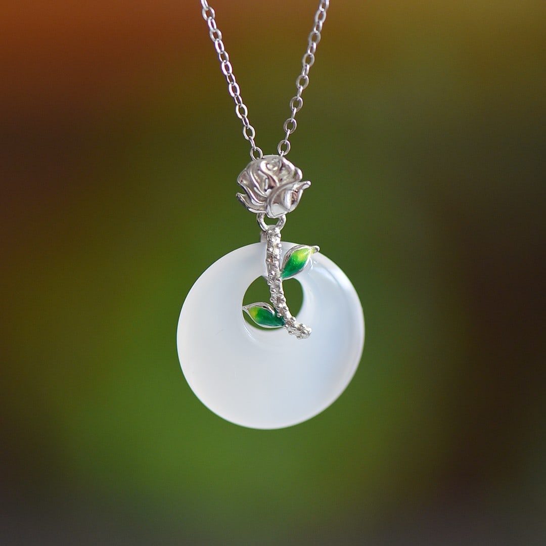 An Exquisite Sterling Silver Inlaid Agate Enamel Pendant: An Exquisite Sterling Silver Inlaid Agate Enamel Pendant 寓意:纯洁炙热的爱 纯银镶玛瑙珐琅吊坠