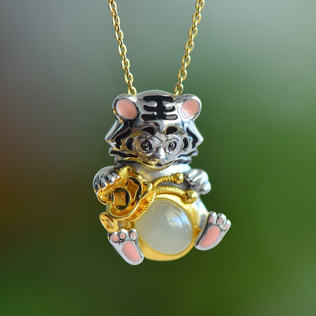 An Exquisite Sterling Silver-Gold Plated Inlaid White Jade Enamel Pendant: An Exquisite Sterling Silver-Gold Plated Inlaid White Jade Enamel Pendant, 纯银镀金镶白玉珐琅吊坠