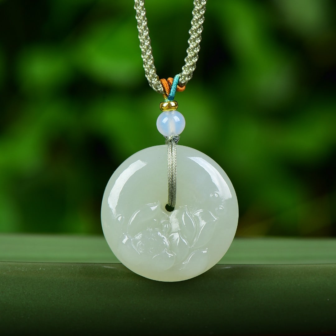 An Exquisite Greenish Jade Pendant: An Exquisite Greenish Jade Pendant,Size:1.2inx1.2in 青玉挂件