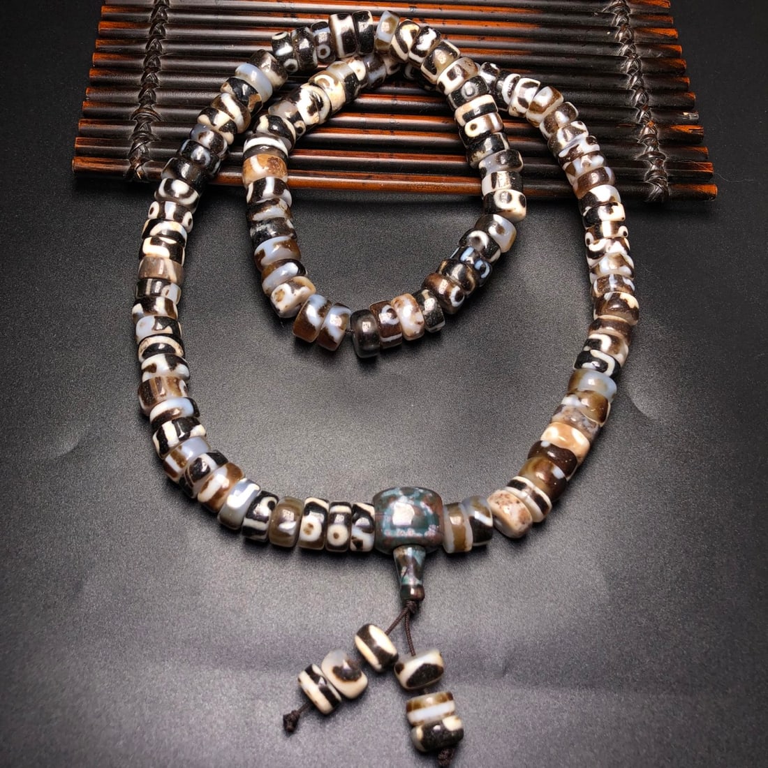 A Precious Dzi Bead Necklace - 2