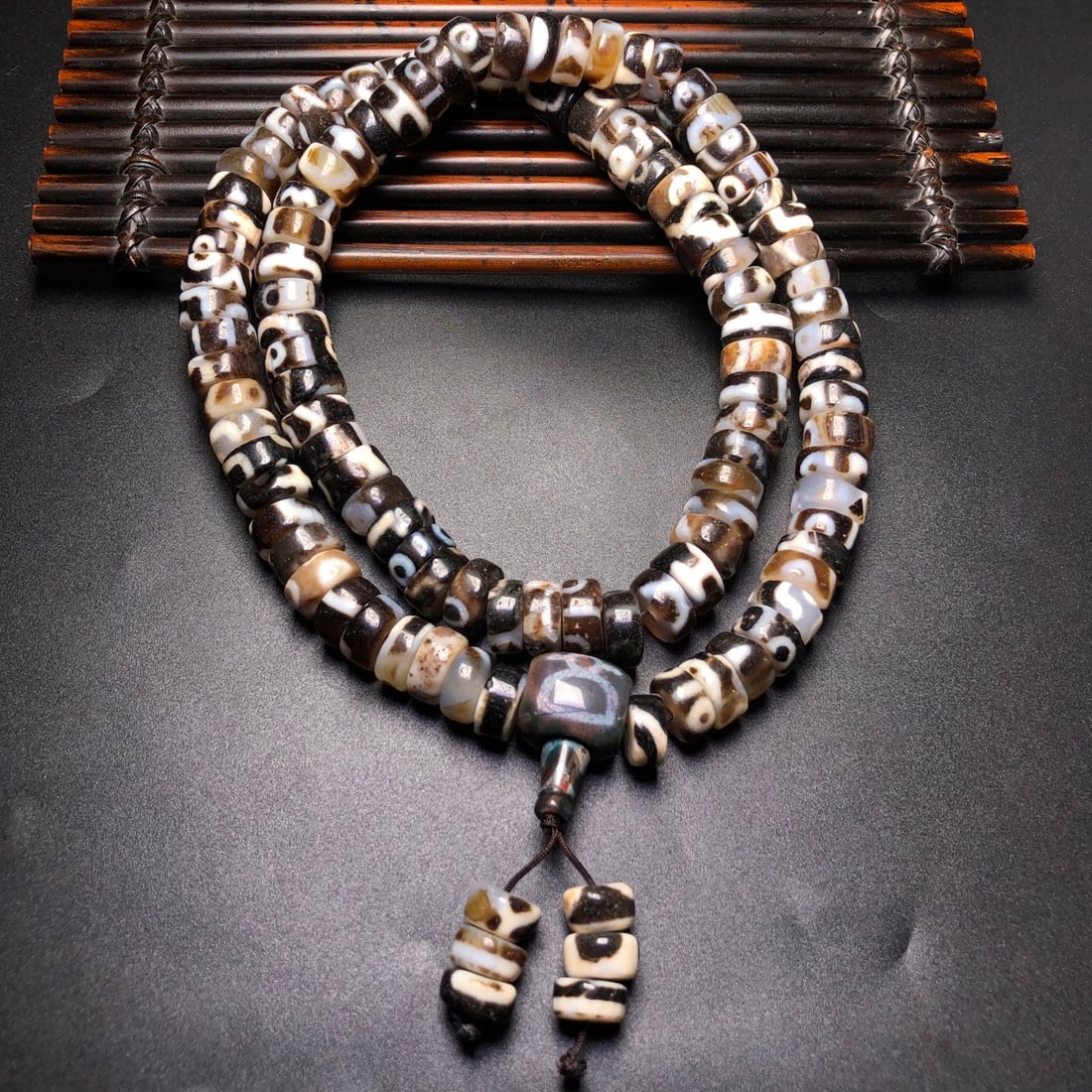 A Precious Dzi Bead Necklace - 5