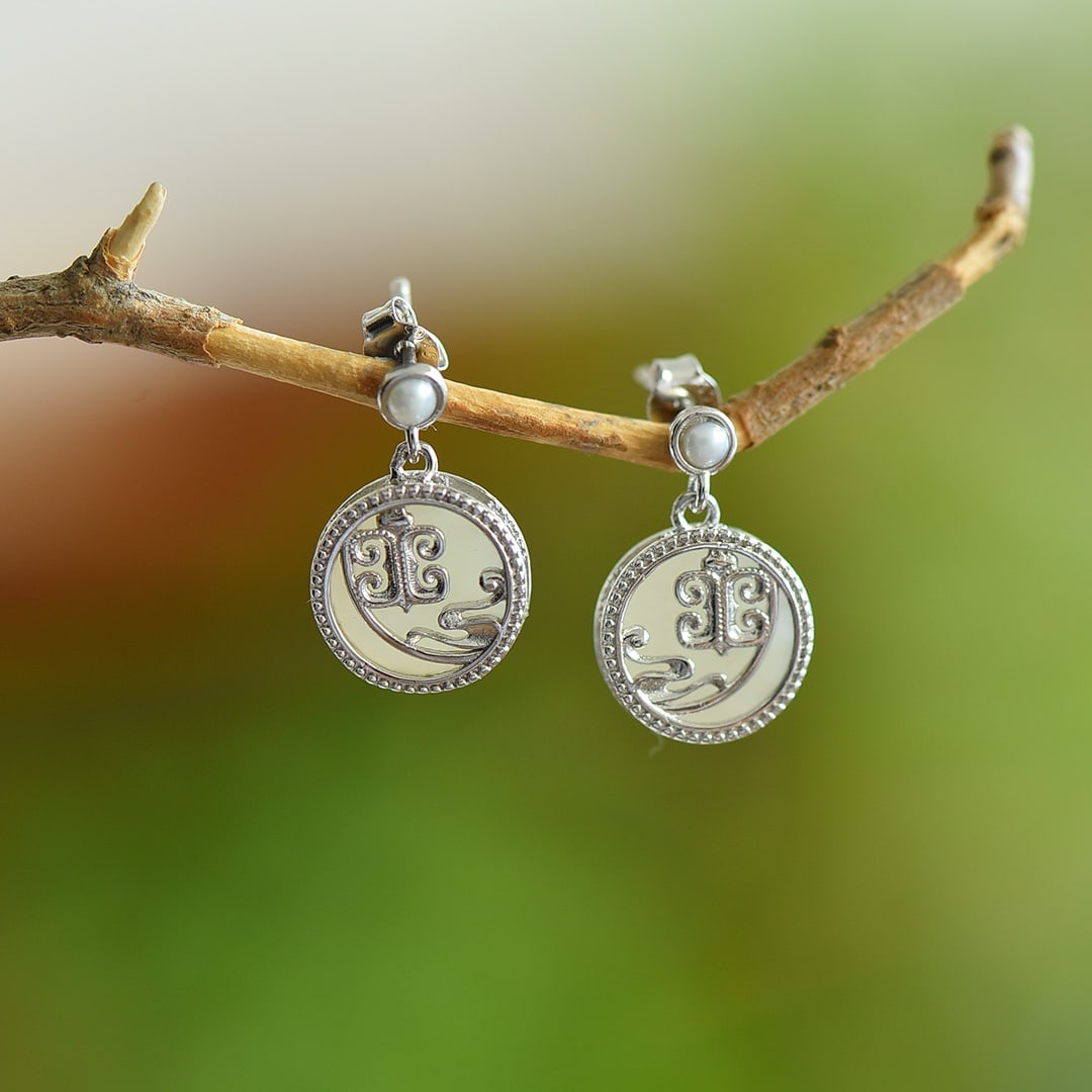 A Pair of Exquisite Sterling Silver Inlaid White Jade Earrings, Inlaid Pearl: A Pair of Exquisite Sterling Silver Inlaid White Jade Earrings, Inlaid Pearl, 一对纯银镶白玉耳环，嵌珍珠