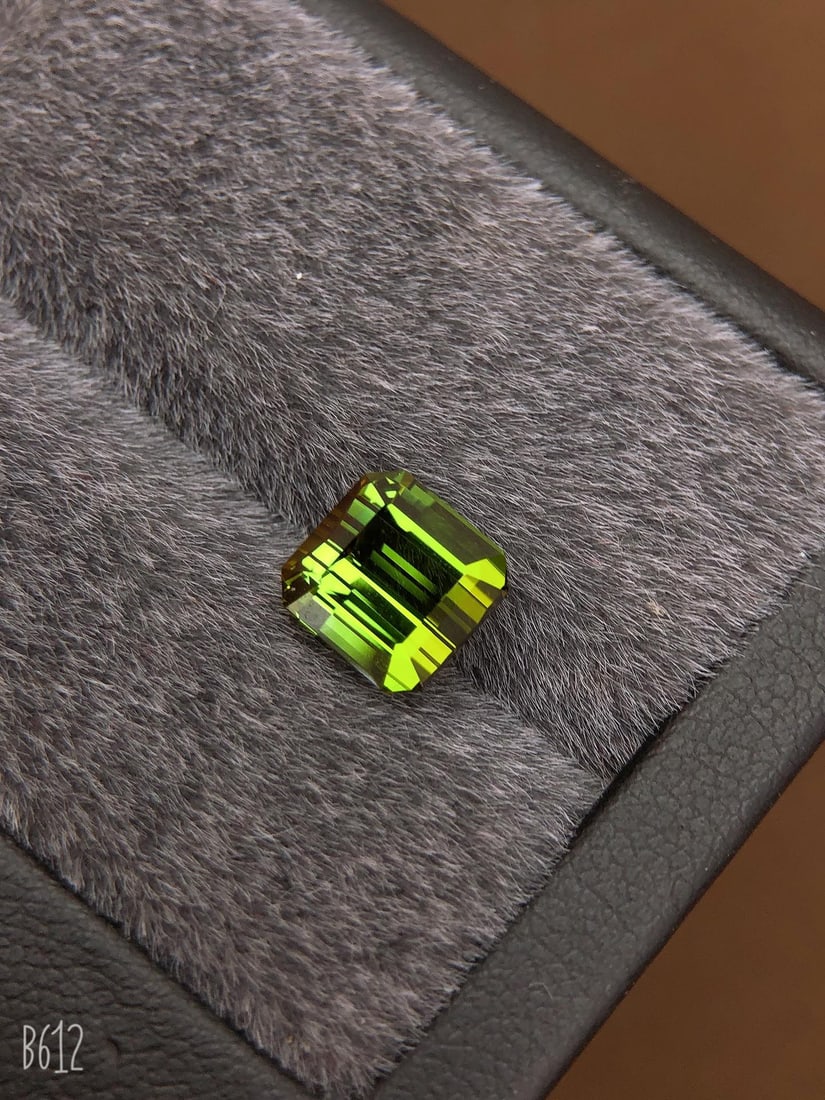 2.82Ctw Natural Tourmaline Loose: 2.82Ctw Natural Tourmaline Loose,Size:0.3inx0.3inx0.2in 2.82Ctw天然碧玺裸石