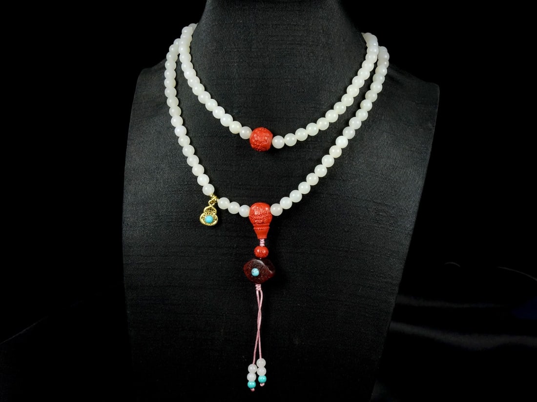 An Exquisite White Jade Necklace (1 of 7)