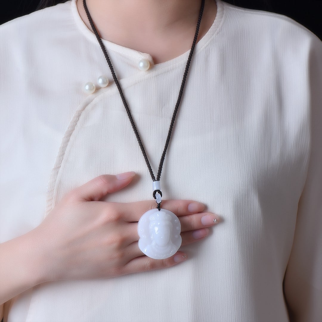 An Exquisite White Jade Statue of Avalokitesvara Pendant: An Exquisite White Jade Statue of Avalokitesvara Pendant,Size:1.6inx1.8in 白玉观音挂件