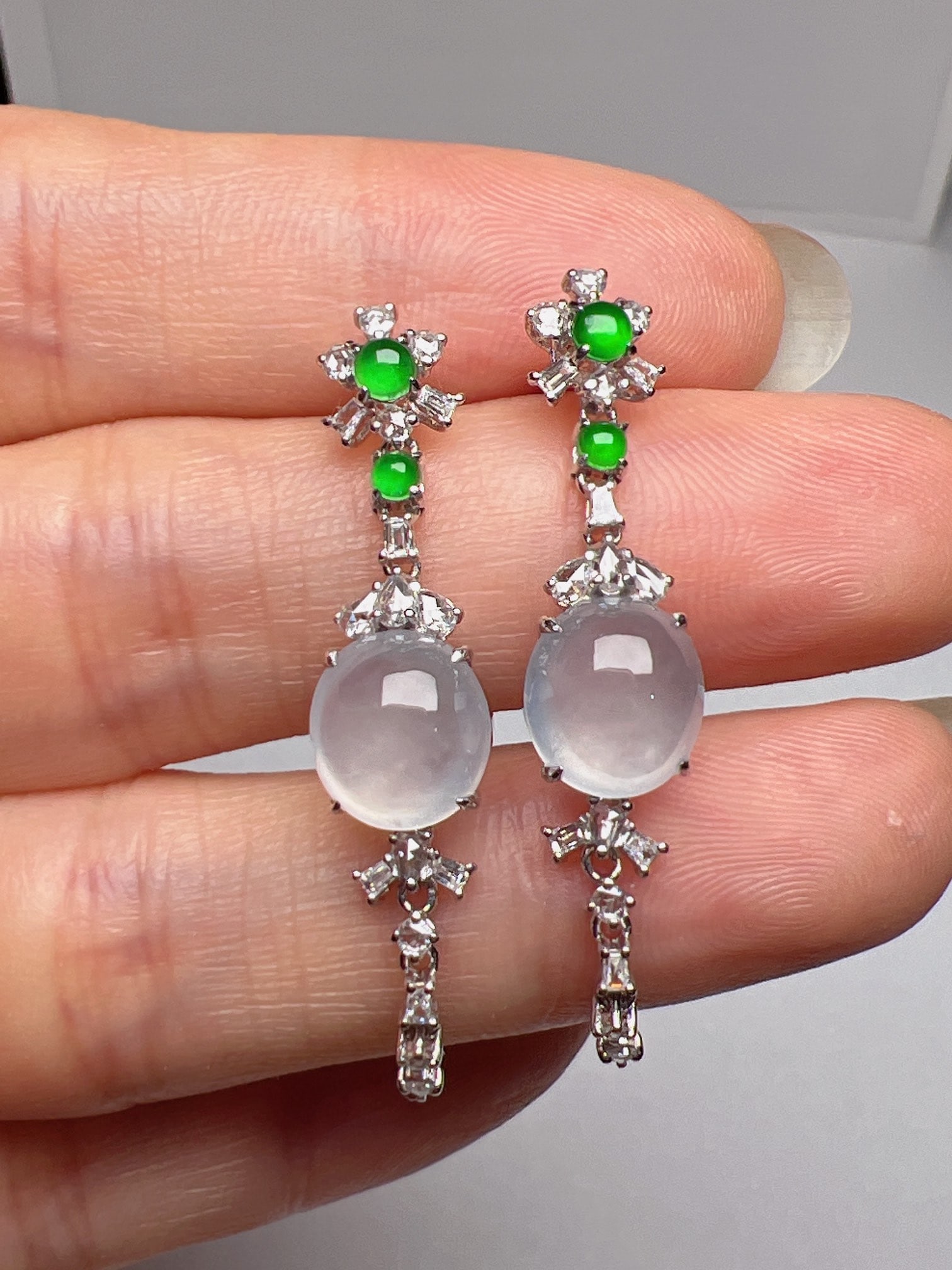 A Pair of Exquisite 18k Gold Diamond Inlaid Jadeite Earrings: A Pair of Exquisite 18k Gold Diamond Inlaid Jadeite Earrings,Size(Loose Stone):0.3inx0.3inx0.2in 一对18k金钻镶嵌翡翠耳环
