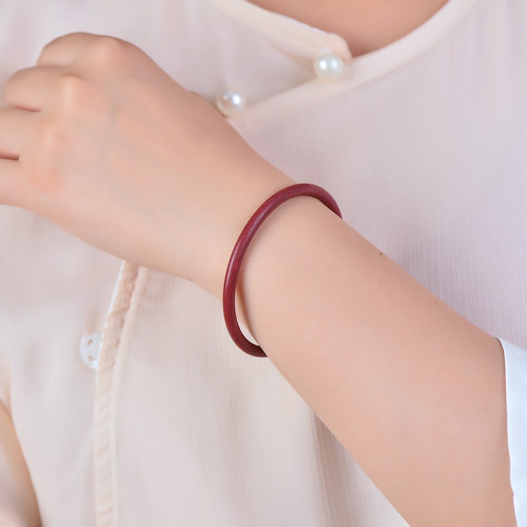 An Exquisite Cinnabar Bracelets: An Exquisite Cinnabar Bracelets,Size:2inx2.4in