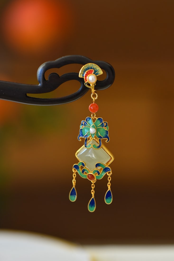 An Exquisite Sterling Silver-Gold Plated Inlaid White Jade Enamel Ebony Hairpin: An Exquisite Sterling Silver-Gold Plated Inlaid White Jade Enamel Ebony Hairpin 纯银镀金镶白玉珐琅黑檀木发簪