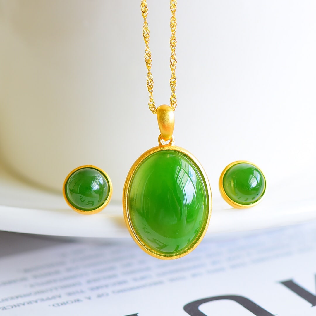 A Set of Fine Sterling Silver-Gold Plated Inlaid Jasper Jewelrys: A Set of Fine Sterling Silver-Gold Plated Inlaid Jasper Jewelrys,Size:(Pendant)0.6inx20,(Earrings)0.3inx0.3in 一套纯银镀金镶碧玉首饰