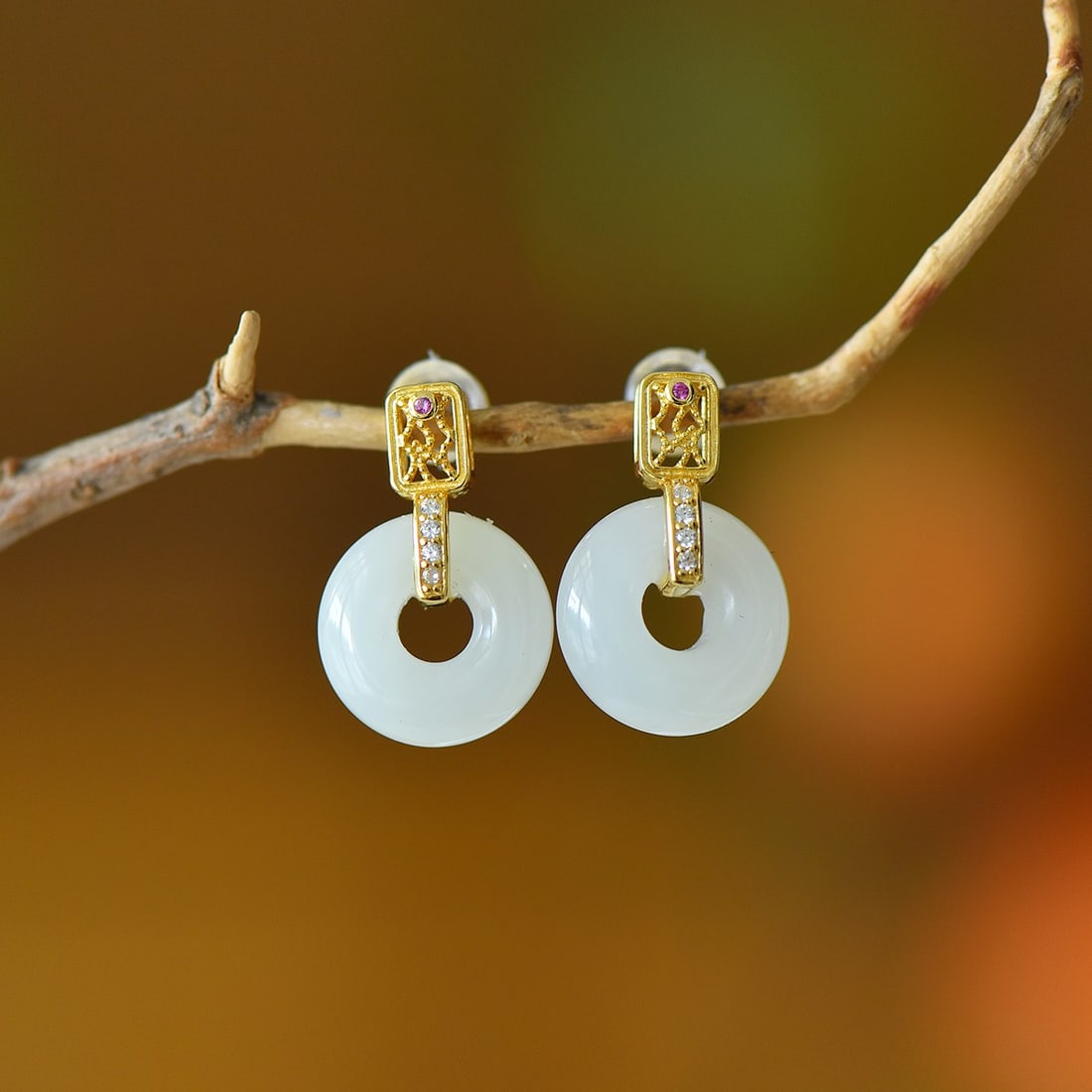 A Pair of Exquisite Sterling Silver-Gold Plated Inlaid White Jade Earrings,Inlaid Diamond: A Pair of Exquisite Sterling Silver-Gold Plated Inlaid White Jade Earrings,Inlaid Diamond,Size:0.5inx0.5in 