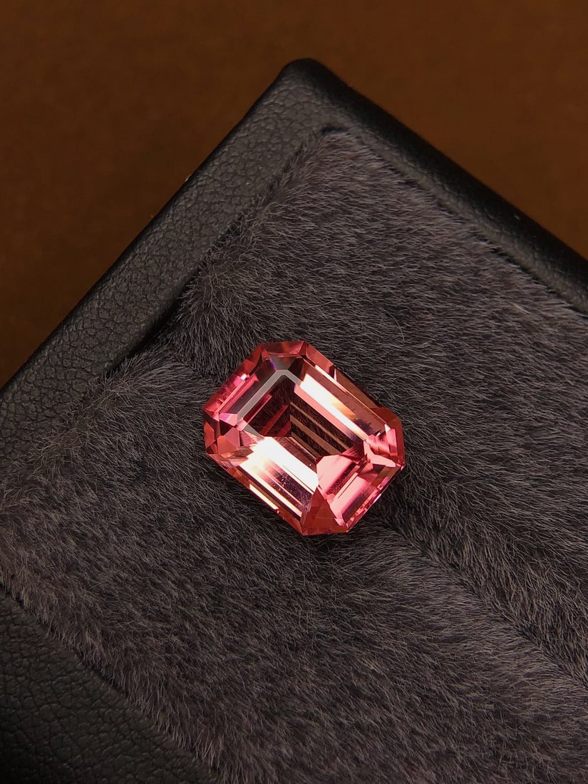 5.98Ctw Natural Tourmaline Loose: 5.98Ctw Natural Tourmaline Loose,Size:0.5inx0.4inx0.2in 5.98Ctw天然碧玺裸石