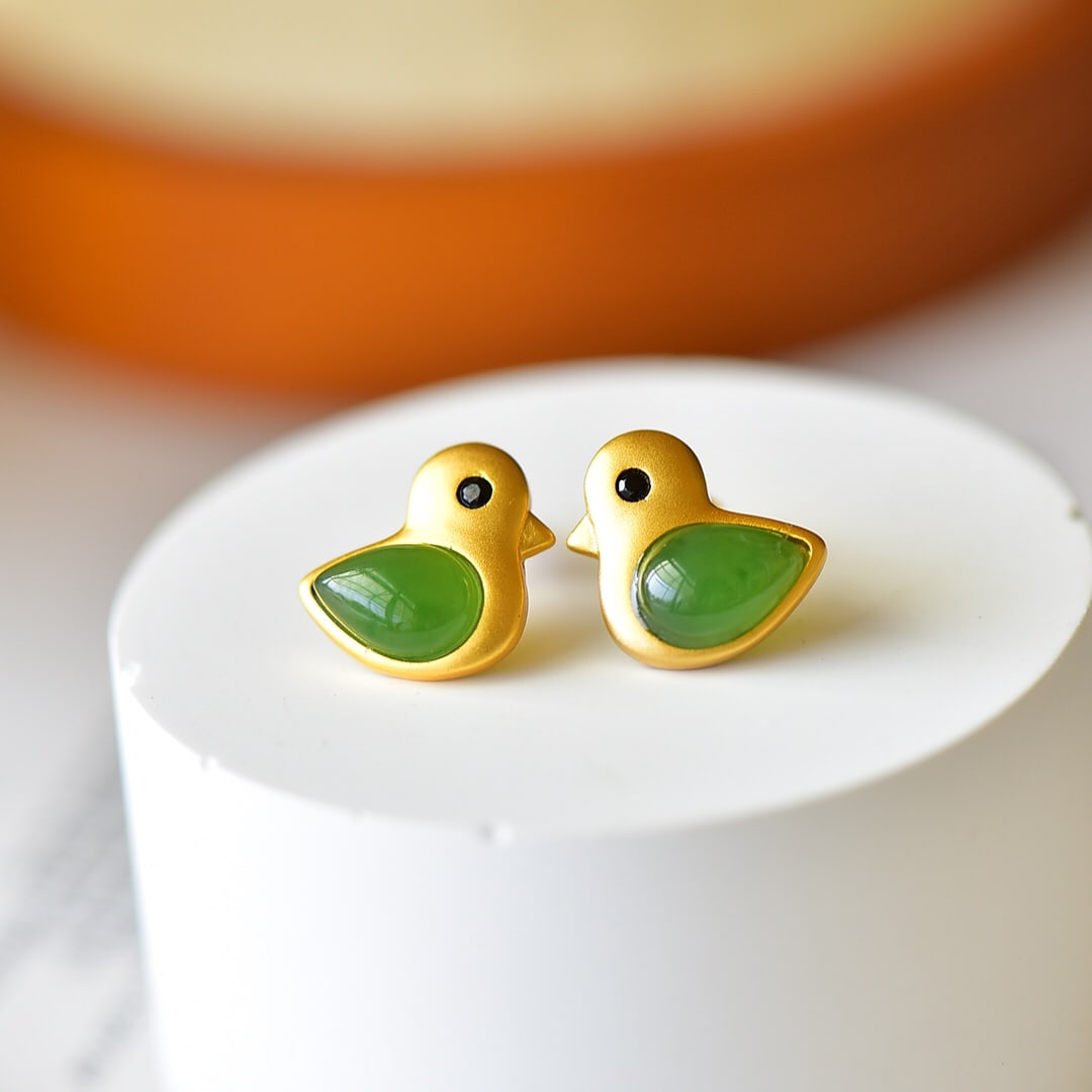 A Pair of Exquisite Sterling Silver-Gold Plated Inlaid Jasper Earrings: A Pair of Exquisite Sterling Silver-Gold Plated Inlaid Jasper Earrings 一对纯银镀金镶碧玉耳环