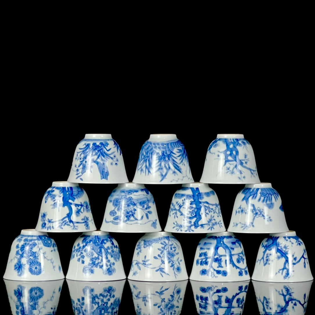 A Set of Fine Blue and White Flower Pattern Cups,With Poem: A Set of Fine Blue and White Flower Pattern Cups,With Poem,Qing Dynasty, China,Kangxi Six-character Mark,Size:2inx2.5in 一套青花花卉纹杯,带诗