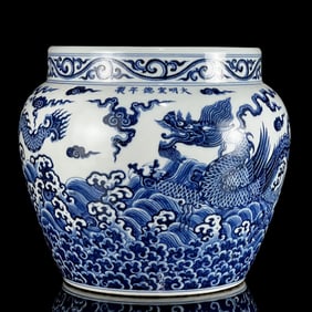 An Exquisite Blue and White Seawater,Auspicious Cloud and Dragon Pattern Jar