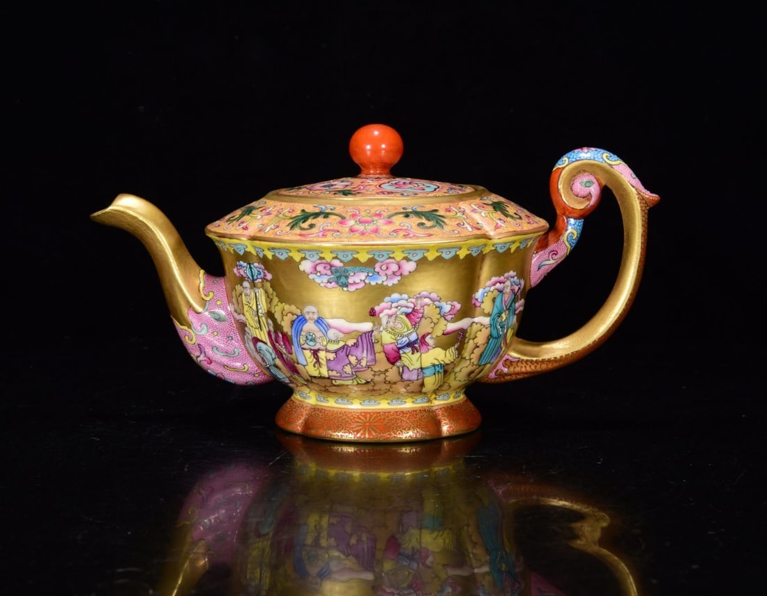 An Exquisite Enamel Gilt Auspicious Cloud and Arhat Pattern Ewer: An Exquisite Enamel Gilt Auspicious Cloud and Arhat Pattern Ewer,Qing Dynasty, China,Qianlong Four-character Mark,Size:4.3inx7.5in 珐琅彩鎏金祥云罗ĕ