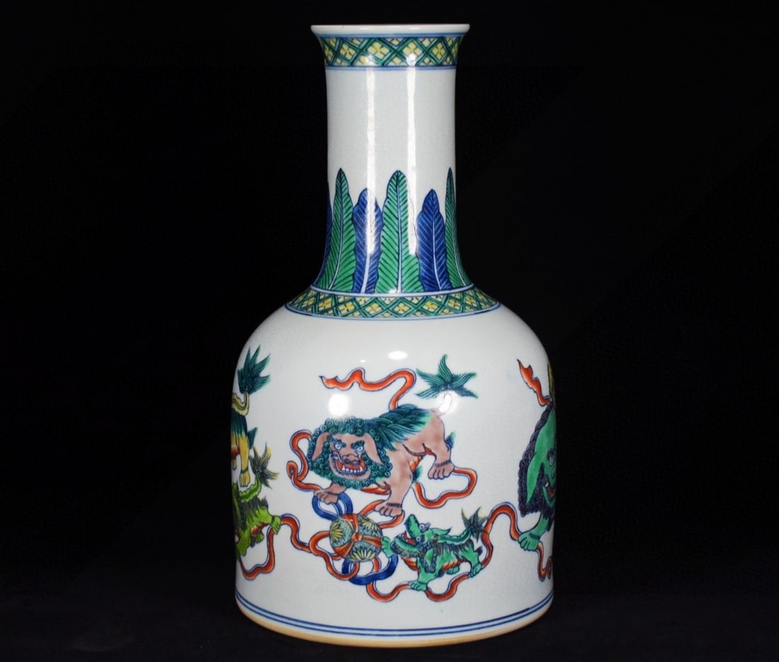 A Rare Doucai Lion Pattern Vase - 4