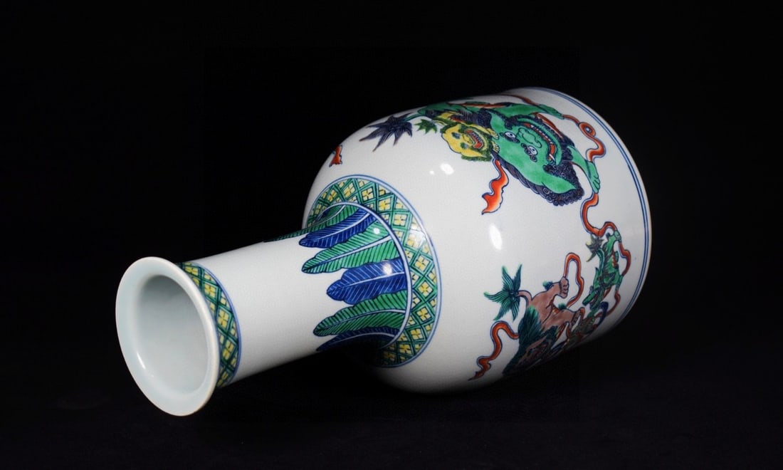 A Rare Doucai Lion Pattern Vase - 5