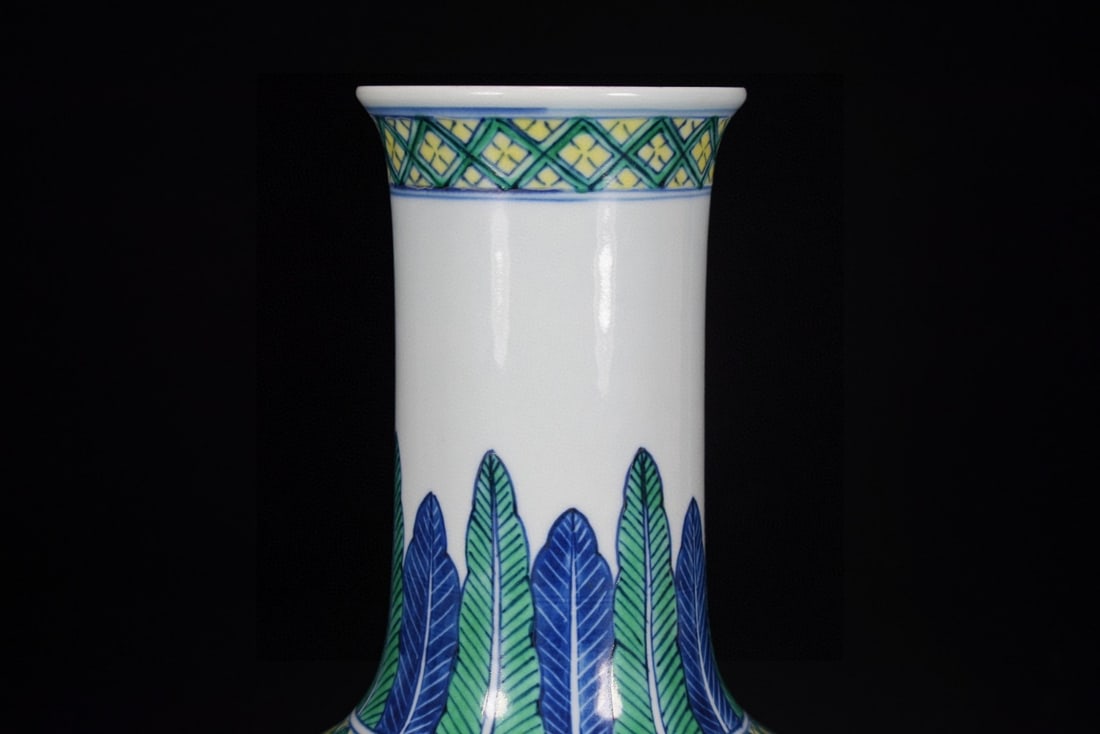 A Rare Doucai Lion Pattern Vase - 6