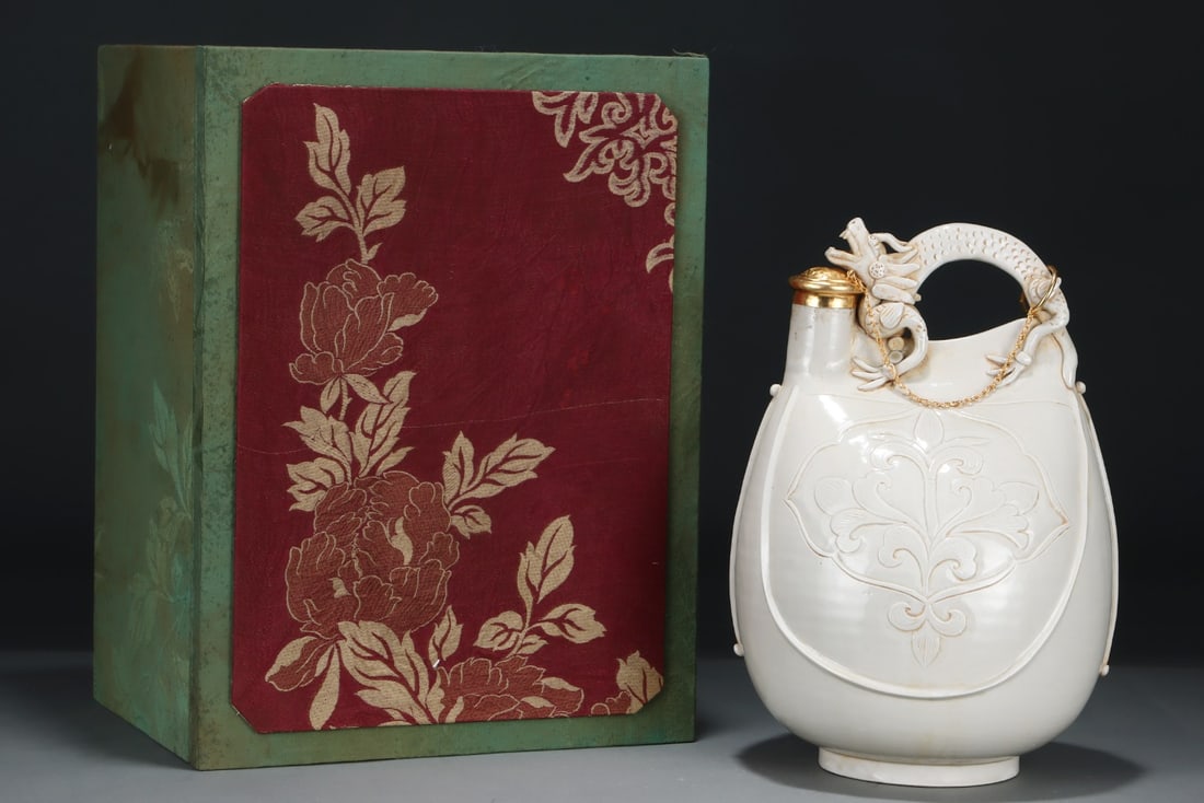 A Rare Ding yao Cover with Gold Flower and Dragon Pattern Pot: A Rare Ding yao Cover with Gold Flower and Dragon Pattern Pot,Song Dynasty, China,Size:12.6inx8.8in 