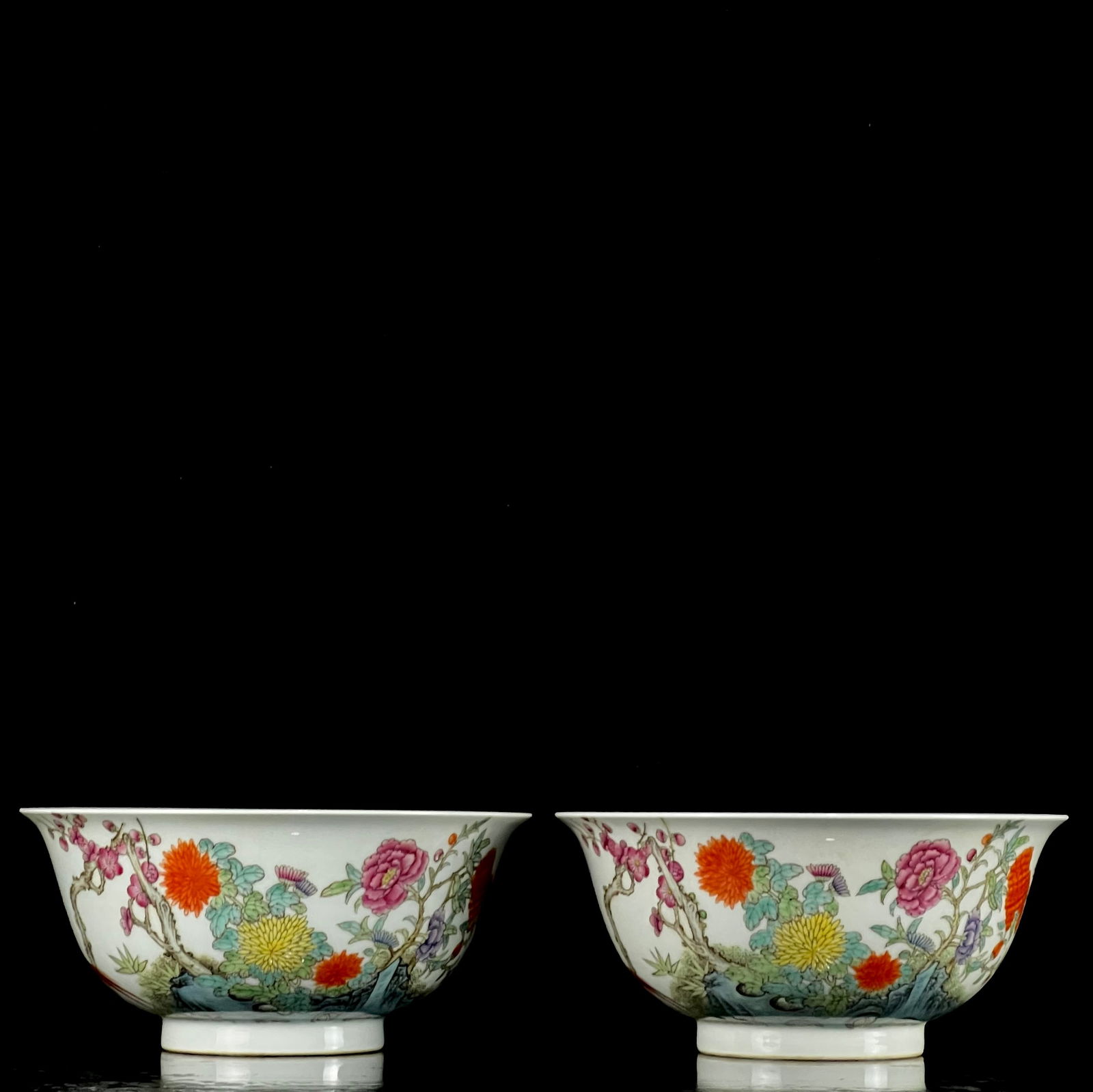 A Pair of Exquisite Blue and White Famille-Rose Flower and Bird Pattern Bowls: A Pair of Exquisite Blue and White Famille-Rose Flower and Bird Pattern Bowls,Qing Dynasty, China,Xuantong Six-character Mark,Size:3.3inx7.1in 