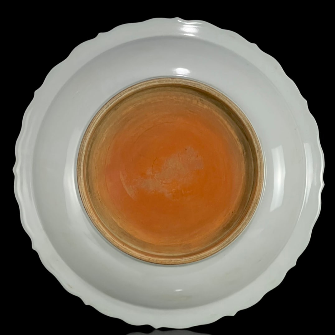 A Rare White Glazed Auspicious Cloud and Dragon Pattern Plate - 9