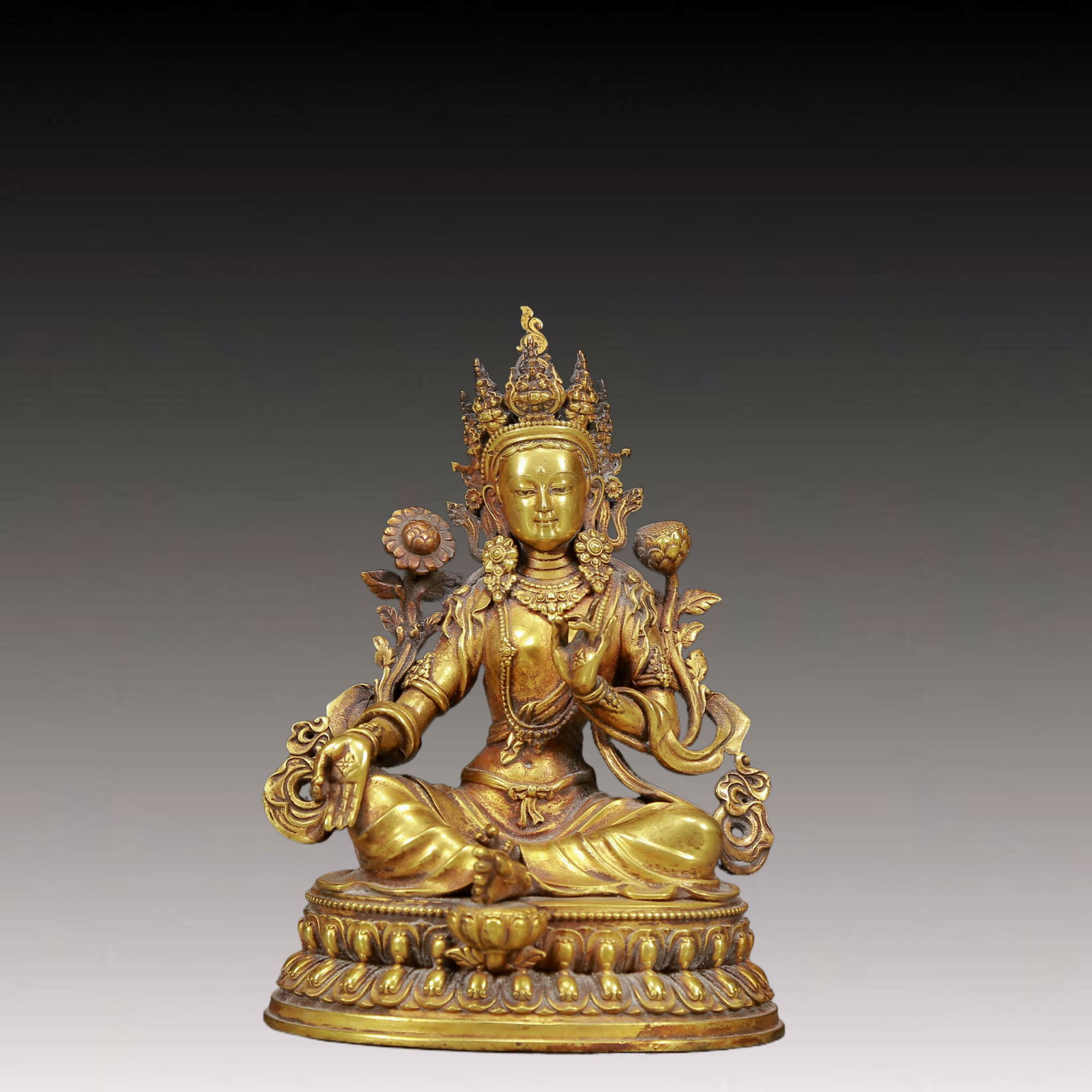 A Solemn Gilt Bronze Statue of Tara: A Solemn Gilt Bronze Statue of Tara,Ming Dynasty, China,Size:4.3inx3.5inx6.3in,Weight:1090g 铜鎏金度母像，明代