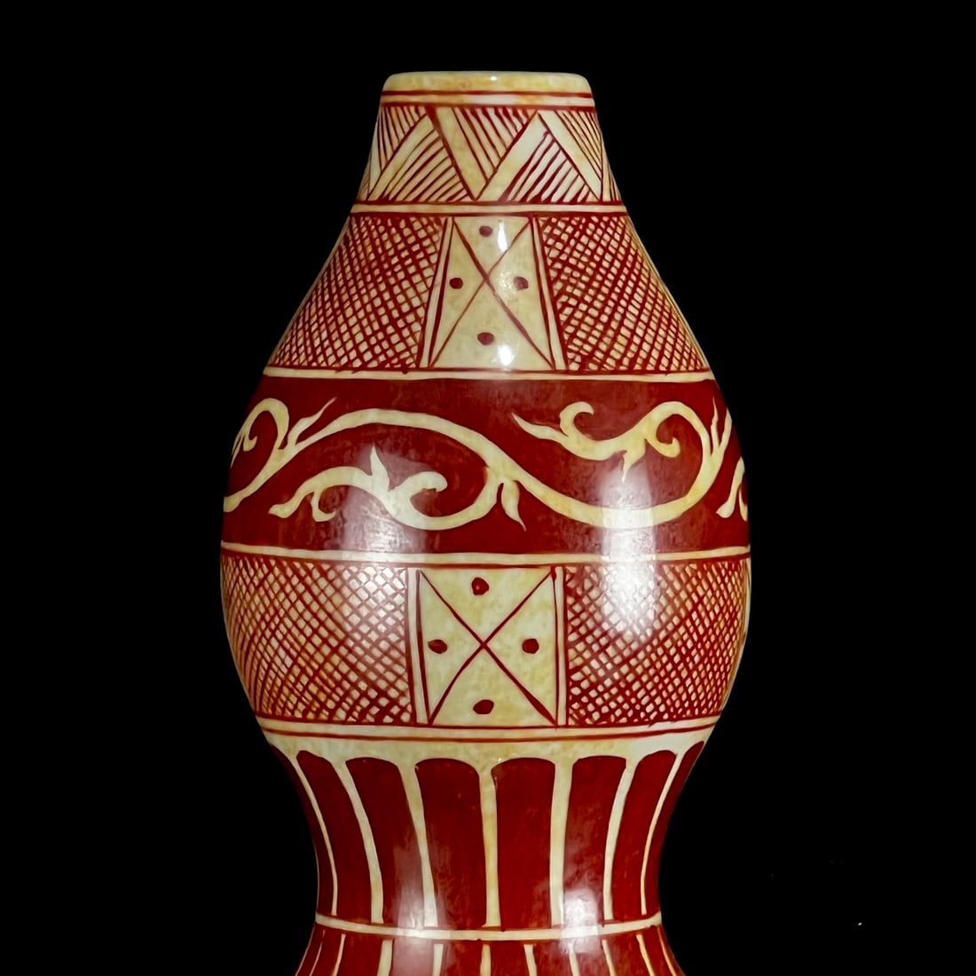 A Rare Red Glazed Scroll Grass Pattern Gourd-Shaped Vase - 2