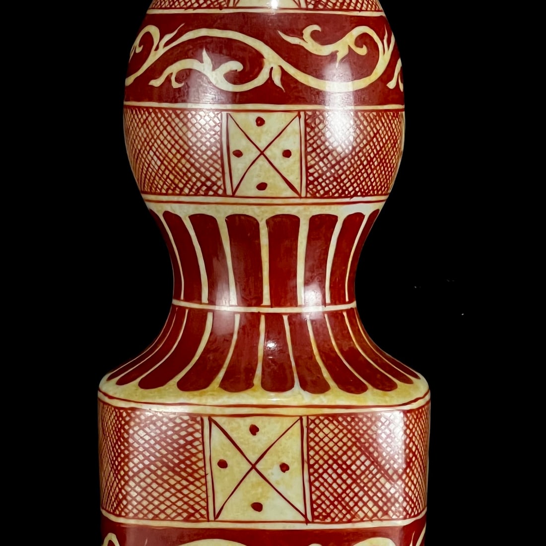 A Rare Red Glazed Scroll Grass Pattern Gourd-Shaped Vase - 4
