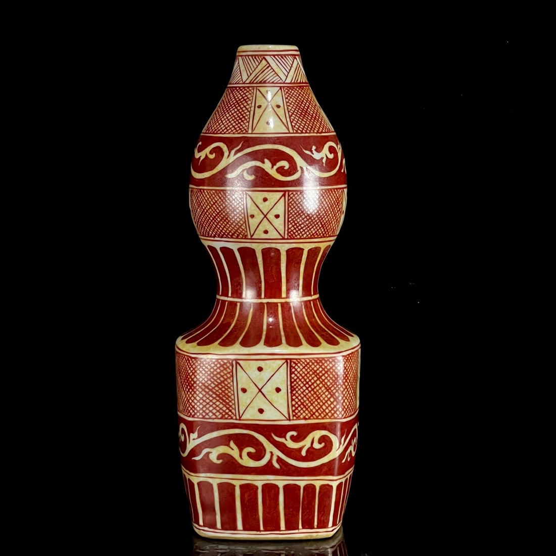A Rare Red Glazed Scroll Grass Pattern Gourd-Shaped Vase - 5