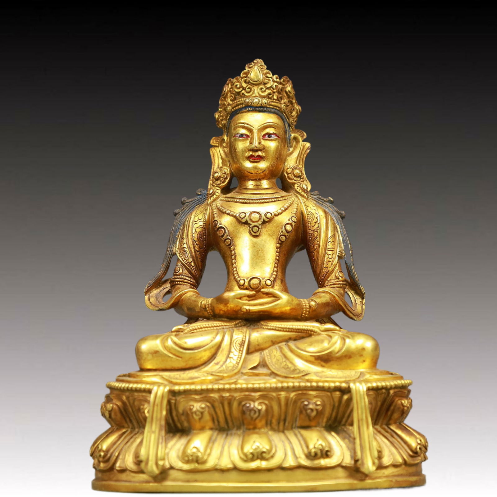 A Solemn Gilt Bronze Statue of Amitayus: A Solemn Gilt Bronze Statue of Amitayus,Qing Dynasty, China,Size:4.9inx3.5inx6.9in Weight:1400g 铜鎏金无量寿佛像,中国清代